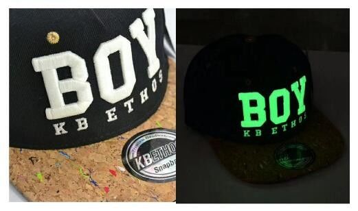 Bonés snapback com bordado 3D que brilham no escuro fornecedor